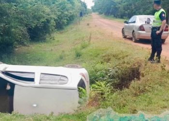 ¡Pa’i gua’i volcó con su auto!
