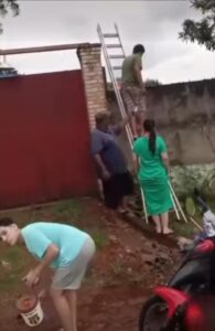 Jagua omano atado mientras sus dueños oho de viaje