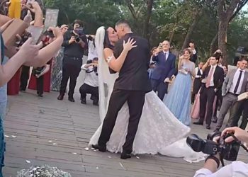 (VIDEO) ¡Almirón y Alexia acaban de dar el “Sí, quiero” ante el altar!