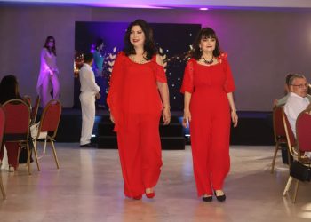 ¡Desfile ochentoso de la Boutique de Donna Bella y Latin Model School!