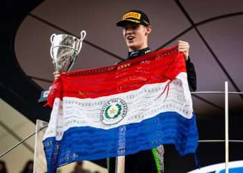 Joshua voló bajo en Emiratos Árabes y obtuvo un segundo puesto purete