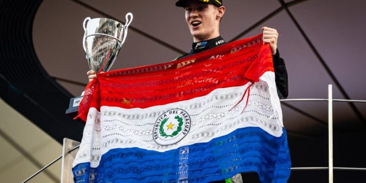 Joshua voló bajo en Emiratos Árabes y obtuvo un segundo puesto purete