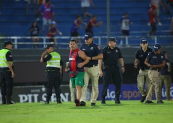 ¡Vándalos mandaron suspender la fiesta del fútbol!