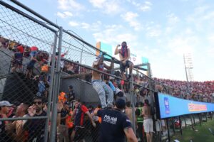 Batalla en el superclásico: 6 detenidos y 9 polis heridos