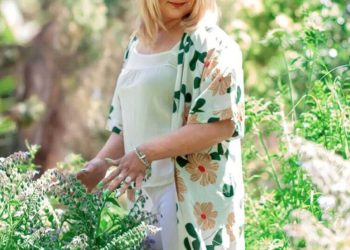 La Mistica cuenta como afrontar los hechos paranormales e invita a rezar mucho