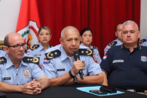 Hinchas sin entradas comenzaron el caos en el clásico