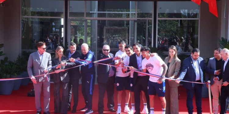 Emociones a flor de piel en inauguración de la nueva casa albirroja