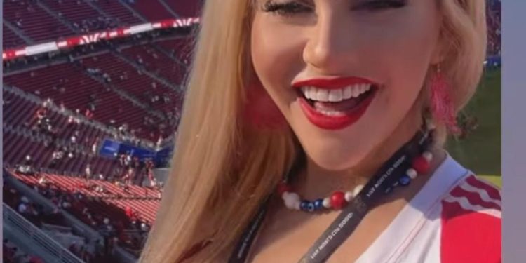 (GALERÍA) ¡Cueronas impusieron su look en el partido de la Albirroja en el Mundial!