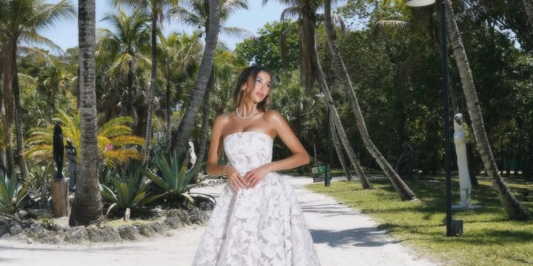 (GALERÍA) ExMiss Universo Paraguay firmó el libro hũ en total secreto voi!