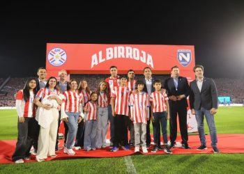“Tacuara” Cardozo fue homenajeado en la despedida de la Albirró