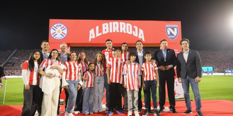 “Tacuara” Cardozo fue homenajeado en la despedida de la Albirró