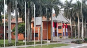 Profes universitarios oipota avei aumento de salario