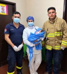 Bomberos ayudaron al nacimiento de bebe’i