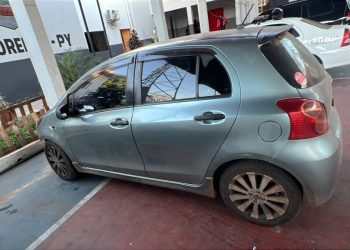 Ojetopa medio kilo del purete en un auto