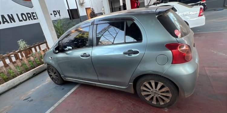 Ojetopa medio kilo del purete en un auto