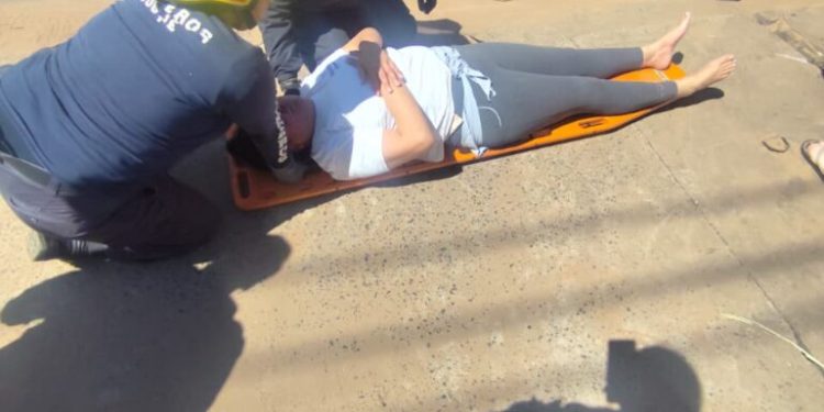 Doña se llevó el susto de vida tras caer a una cuneta en Luque
