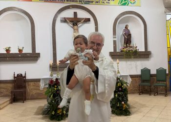 (GALERÍA) ¡La modelo Thelma Ortigoza volvió cristiano a su peque!