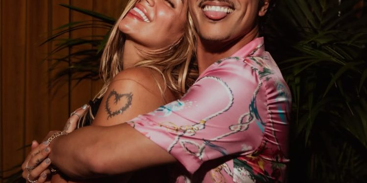 (GALERIA) ¿Hay amor entre “La Bichota” y Bruno Mars?