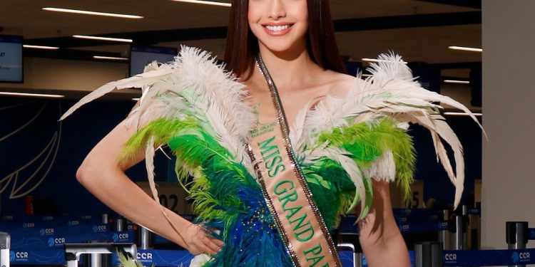 (GALERÍA) En medio de su cumple, ñande Miss Grand voló a Tailandia, ¡y dejó un regalazo!