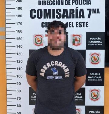 Estranguló a su mamá e intentó quemar la casa