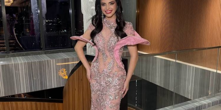 Nicole Feltes busca la banda de Influencer en el Miss Teen Universe
