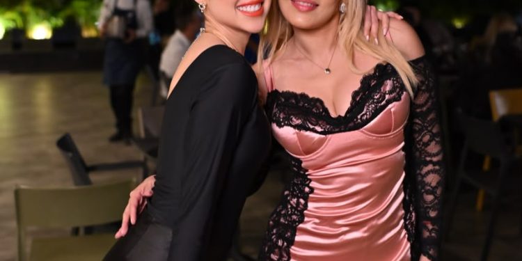 (GALERÍA) ¡Karina Cardozo destejó con todo su cumple con onda Brodway!