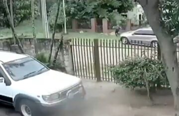 ¡Chofer omuña y atropelló a una mujer por robo de lelu!