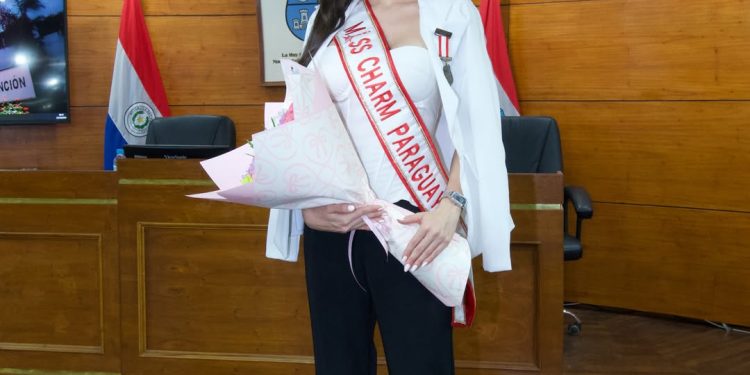 (GALERÍA) ¡Ñande Miss Charm ligó distinción de la muni de Asunción!
