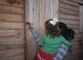 Jóvenes omba’apo para hacer casas a los necesitados